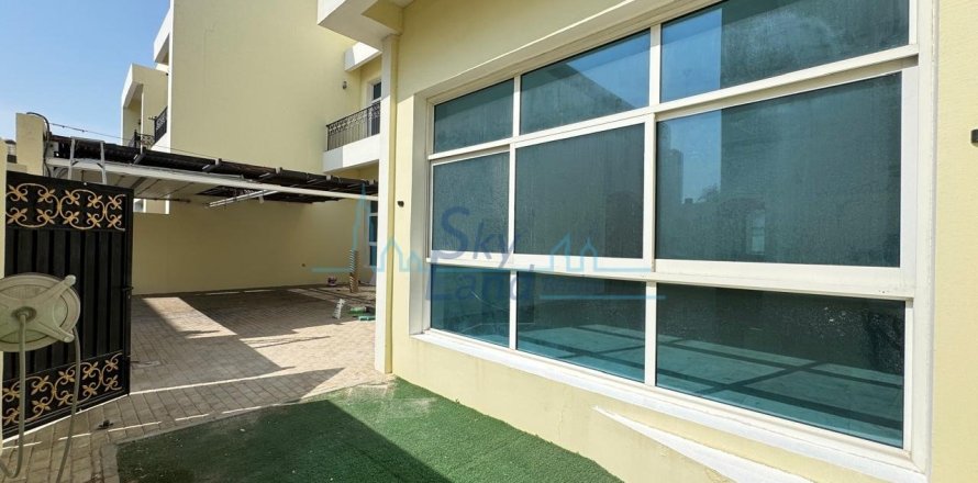 5 غرفة نوم  فيلا  رقم 127100