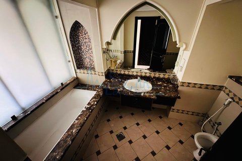 4 غرف نوم فيلا  رقم 127098 35