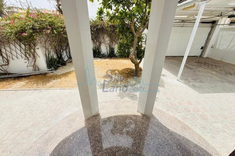 4 غرف نوم فيلا  رقم 127097 4