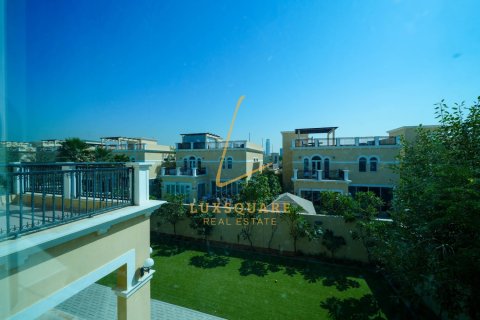 Вилла с 4 спальнями в Jumeirah Park, ОАЭ №162524 11