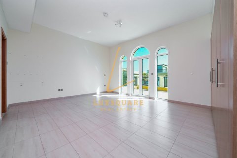 Вилла с 4 спальнями в Jumeirah Park, ОАЭ №162524 10