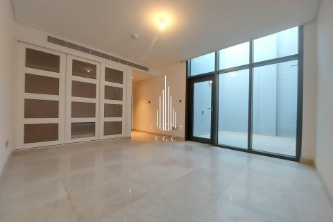 Townhouse de 4 dormitorios en Tourist Club Area, UAE No. 34772 2