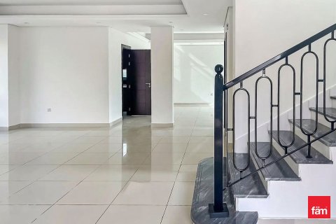 4 bedrooms Villa in Dubai, UAE No. 160959 9