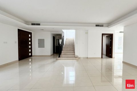 4 bedrooms Villa in Dubai, UAE No. 160959 3