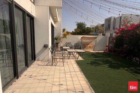 Villa de 4 dormitorios en Dubai, UAE No. 125382