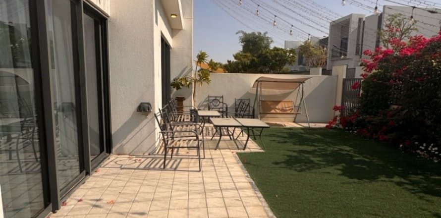 Villa de 4 dormitorios en Dubai, UAE No. 125382