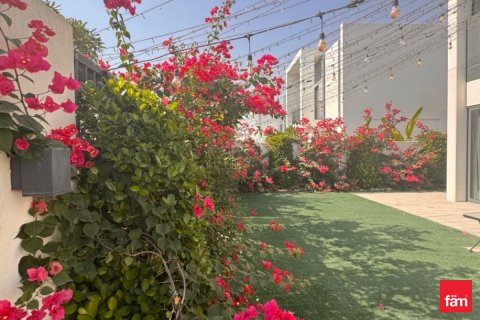 Villa de 4 dormitorios en Dubai, UAE No. 125382 6