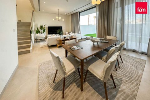 3 bedrooms Townhouse in Dubai, UAE No. 140178 9