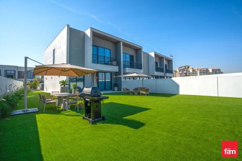 3 bedrooms Townhouse in Dubai, UAE No. 140178