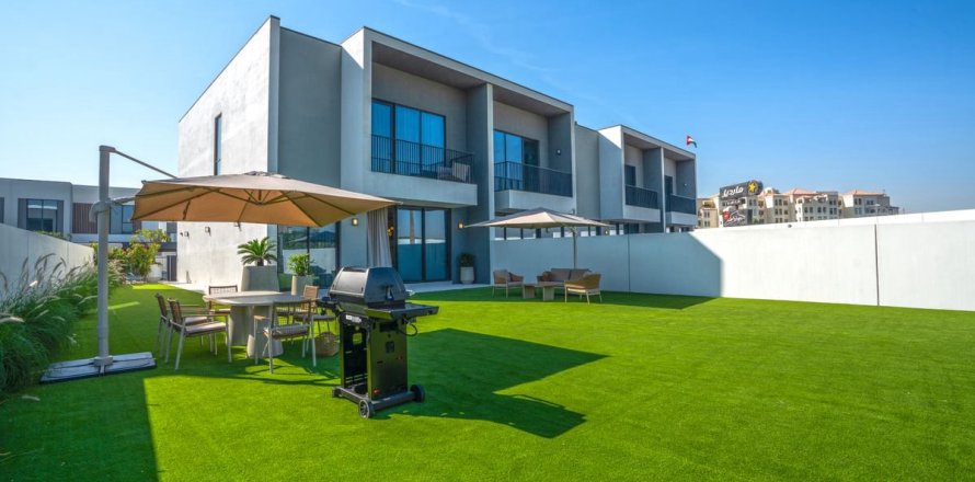 3 bedrooms Townhouse in Dubai, UAE No. 140178