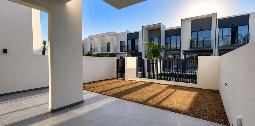 3 bedrooms Townhouse in Dubai, UAE No. 186529