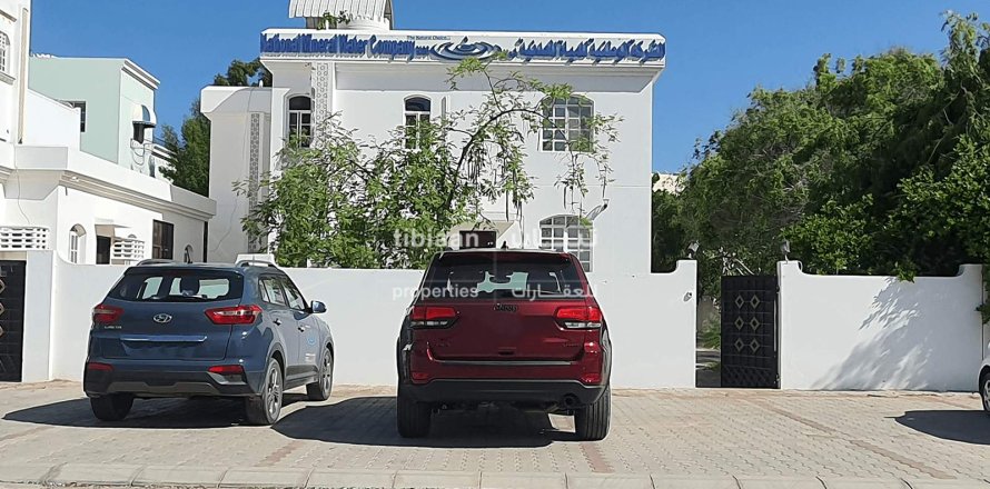 6 bedrooms Villa in Muscat, Oman No. 53958