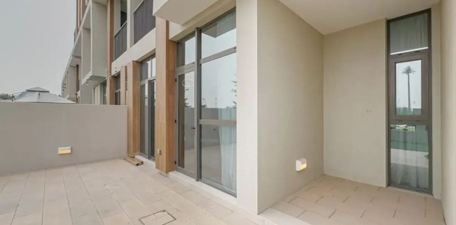 2 bedrooms Apartment in Dubai, UAE No. 168053