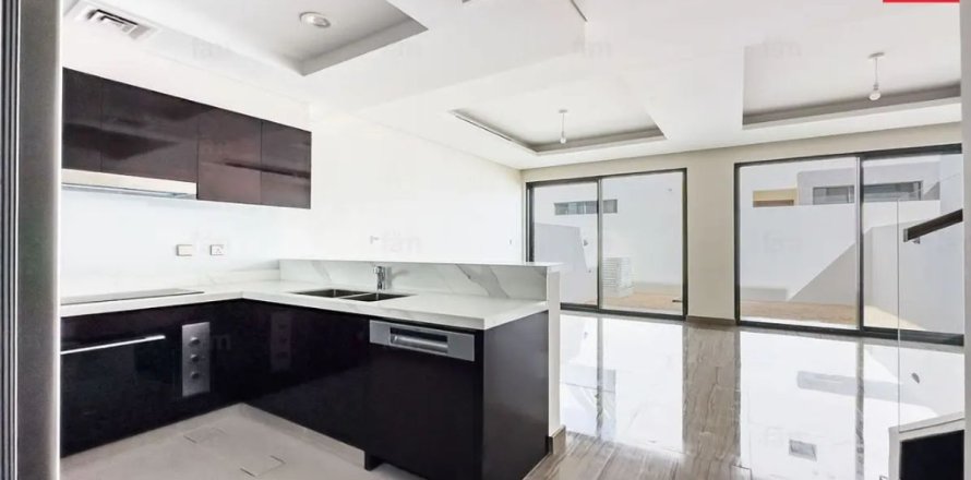 3 bedrooms Villa in Dubai, UAE No. 188320