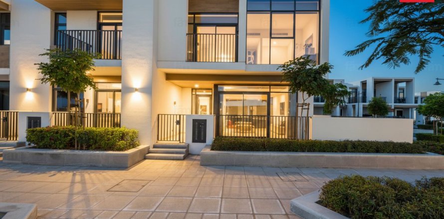 4 bedrooms Townhouse in Dubai, UAE No. 131972