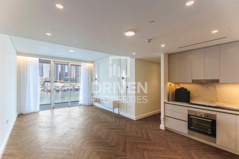 Квартира с 2 спальнями в EMAAR Beachfront, ОАЭ №191992