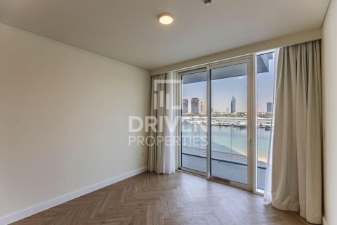 Квартира с 2 спальнями в EMAAR Beachfront, ОАЭ №191992 7