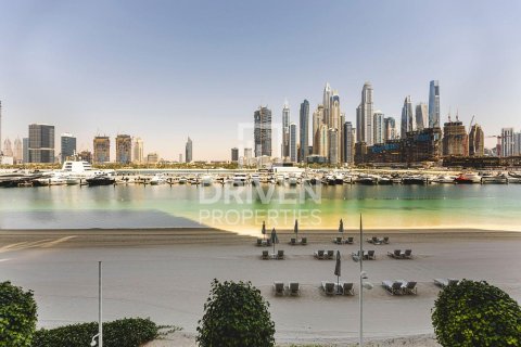 Квартира с 2 спальнями в EMAAR Beachfront, ОАЭ №191992 13