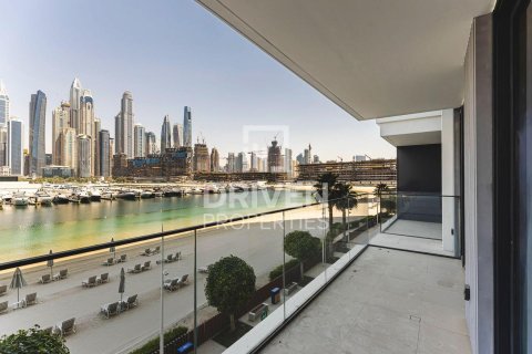 Квартира с 2 спальнями в EMAAR Beachfront, ОАЭ №191992 12