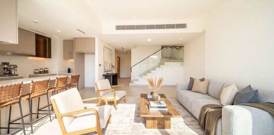 4 bedrooms Villa in Dubai, UAE No. 164863