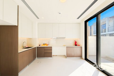 Villa de 4 chambres à EMAAR South, UAE No. 199105 14