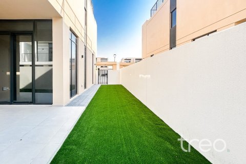 Villa de 4 chambres à EMAAR South, UAE No. 199105 3