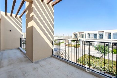 Villa de 4 chambres à EMAAR South, UAE No. 199105 5