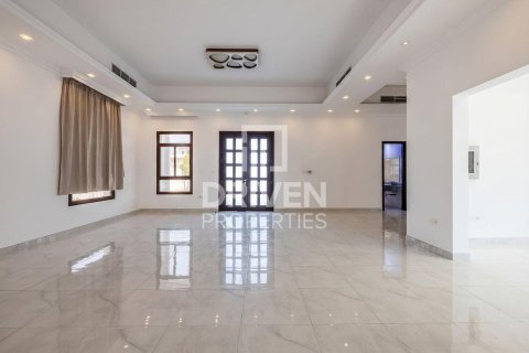 6 bedrooms Villa in Nadd Al Sheba, UAE No. 192729 4