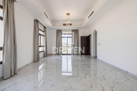 6 bedrooms Villa in Nadd Al Sheba, UAE No. 192729 15