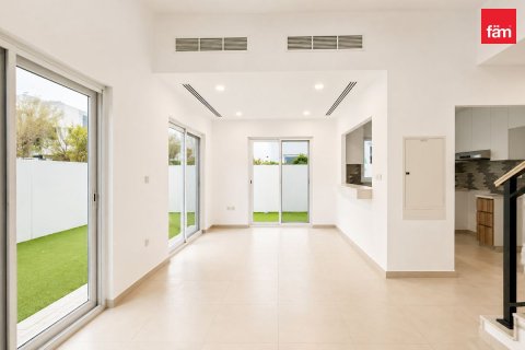 4 bedrooms Villa in Dubai, UAE No. 186441 3