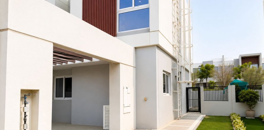 4 bedrooms Villa in Dubai, UAE No. 186441