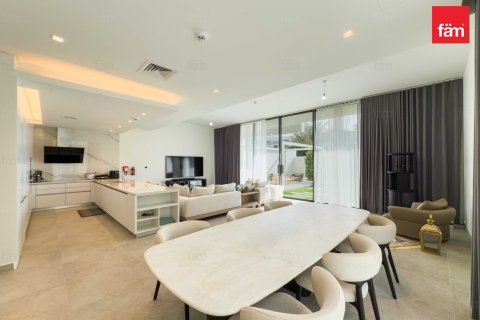 Villa de 4 dormitorios en Dubai, UAE No. 131438