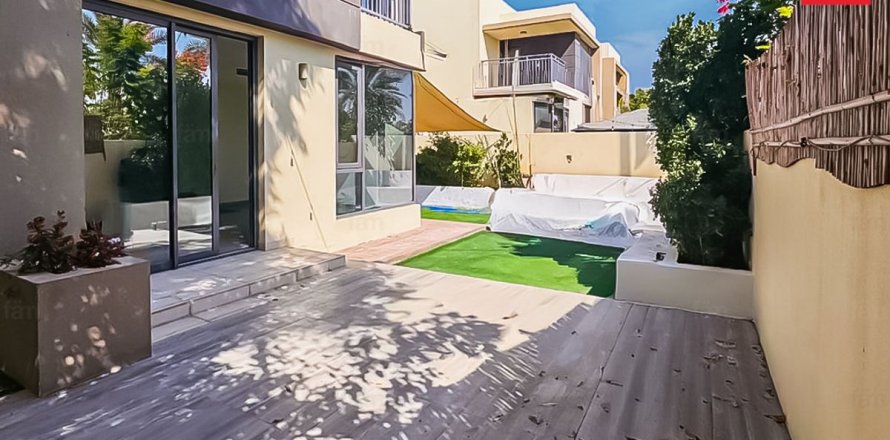 Вилла с 4 спальнями в Дубай Хилс Эстейт, ОАЭ №146262