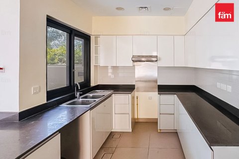 Вилла с 4 спальнями в Дубай Хилс Эстейт, ОАЭ №146262 16