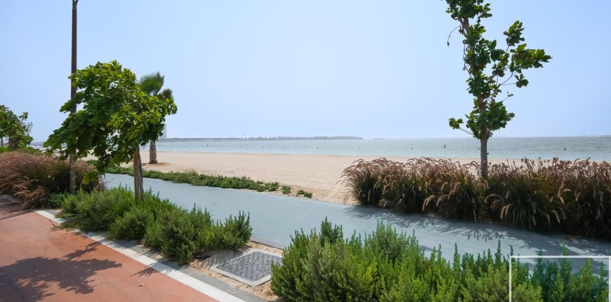4 bedrooms Villa in Jumeirah, UAE No. 194601