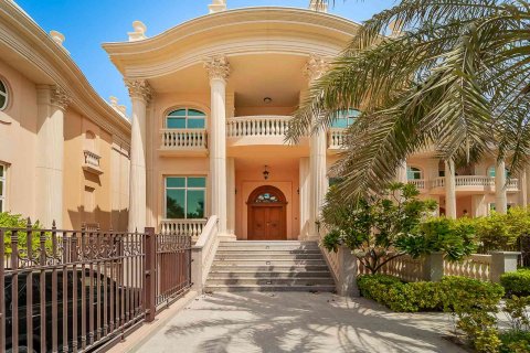 Villa de 4 dormitorios en Palm Jumeirah, UAE No. 147149 3