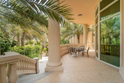 Villa de 4 dormitorios en Palm Jumeirah, UAE No. 147149 8