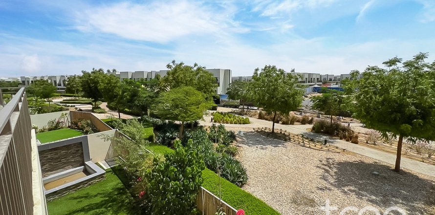 4 bedrooms Townhouse in Dubai, UAE No. 188131