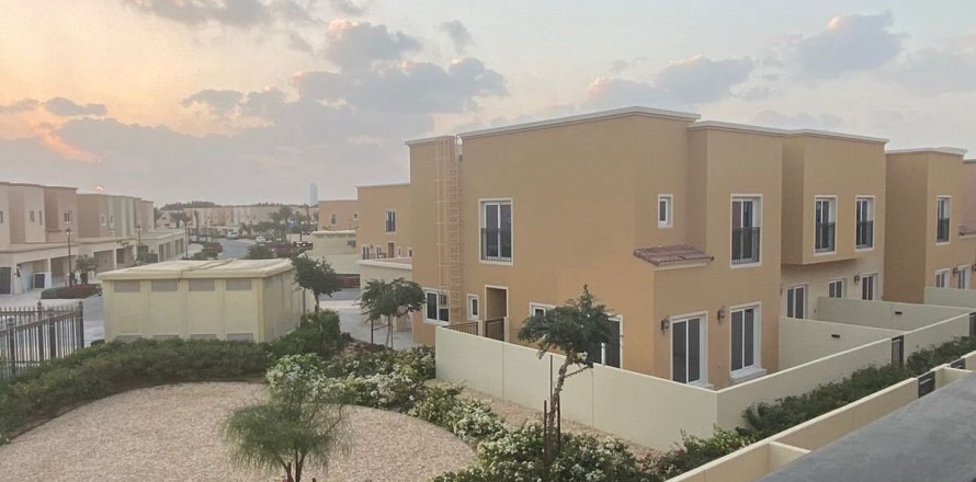 3 bedrooms Townhouse in Dubai, UAE No. 148605
