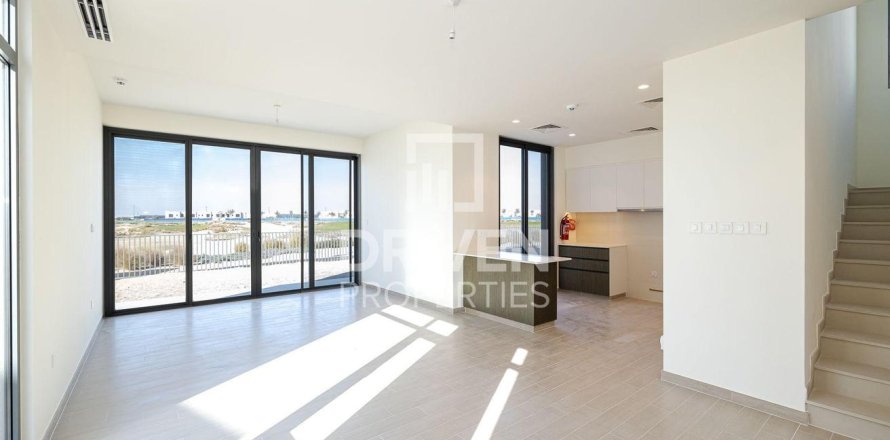 4 bedrooms Villa in EMAAR South, UAE No. 193838