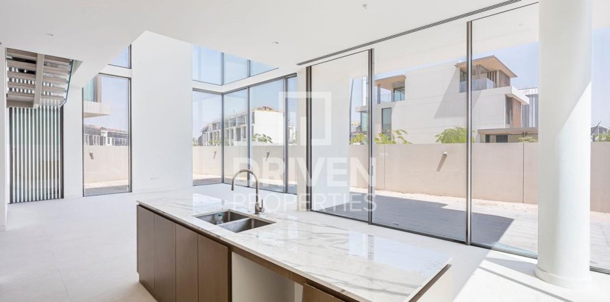 4 bedrooms Villa in Nad Al Sheba 1, UAE No. 188708