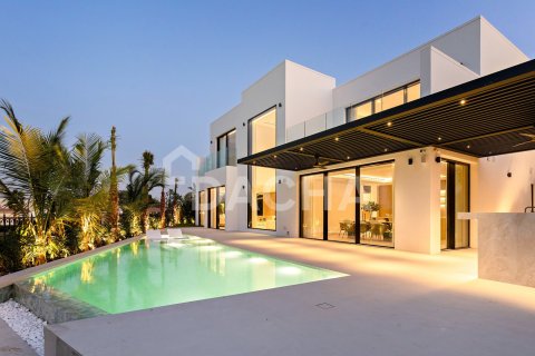 Вилла с 5 спальнями в Jumeirah Islands, ОАЭ №155766 3