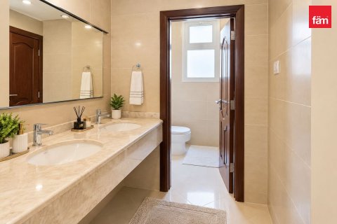 5 bedrooms Villa in Dubai, UAE No. 210298 9