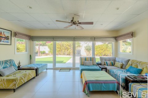 Вилла с 4 спальнями в Meadows, ОАЭ №136436 6