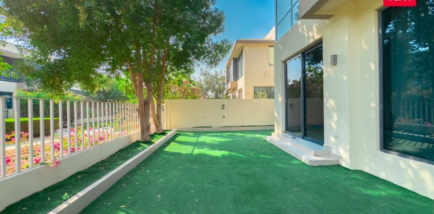 Вилла с 5 спальнями  №131194