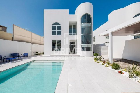 4 bedrooms Villa in Umm Suqeim, UAE No. 193192