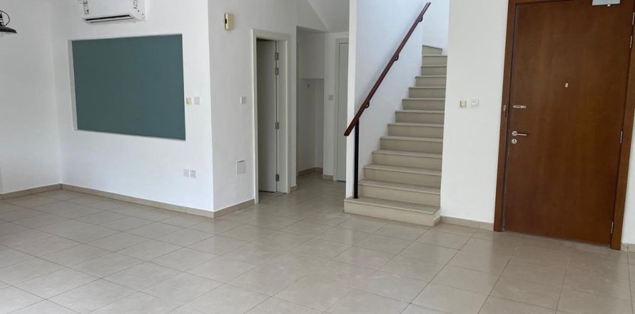 Villa de 3 dormitorios en Town Square, UAE No. 173372