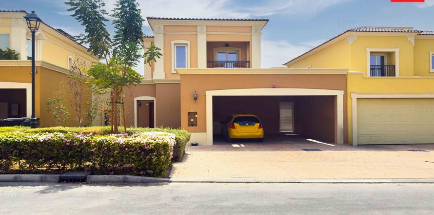 3 bedrooms Villa in Dubai, UAE No. 207995