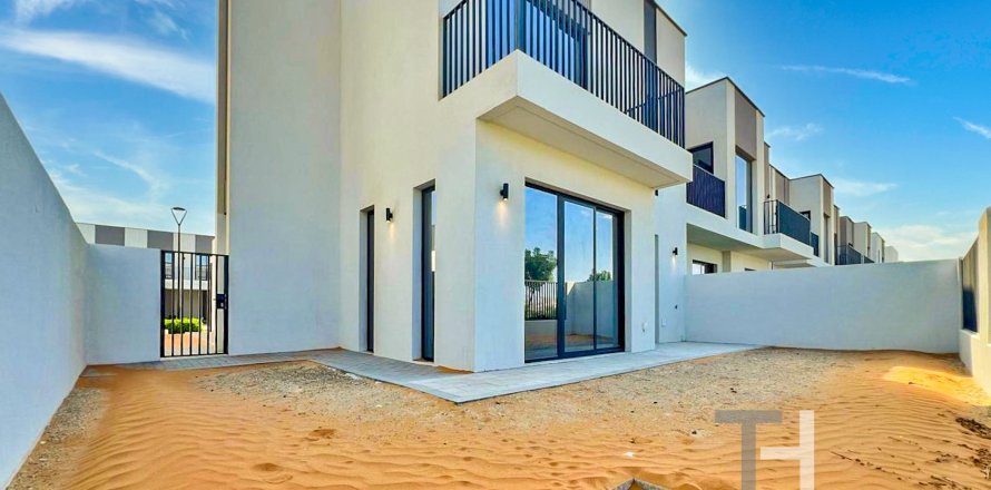 Townhouse de 4 dormitorios en Dubai South (Dubai World Central), UAE No. 81870