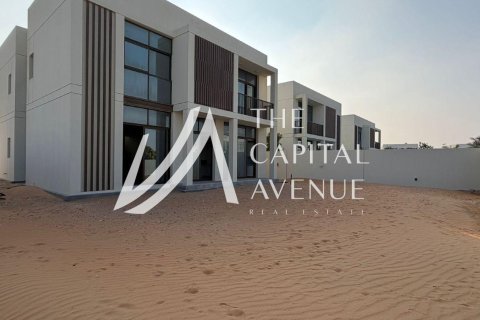 Вилла с 4 спальнями в Абу-Даби, ОАЭ №137028 3